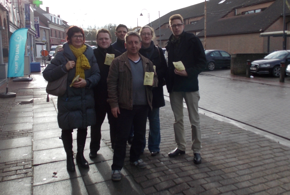 Sinterklaas-actie N-VA Sint-Genesius-Rode met Veerle Coenaerts, Thomas Hemeleers, Jonatan Voets, Bruno Stoffels, Marijke Cortvriendt en Ludo De Becker